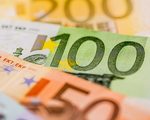Viele verschiedene Euro Geldscheine. Symbolfoto f?r Reichtum und Geldanlage.