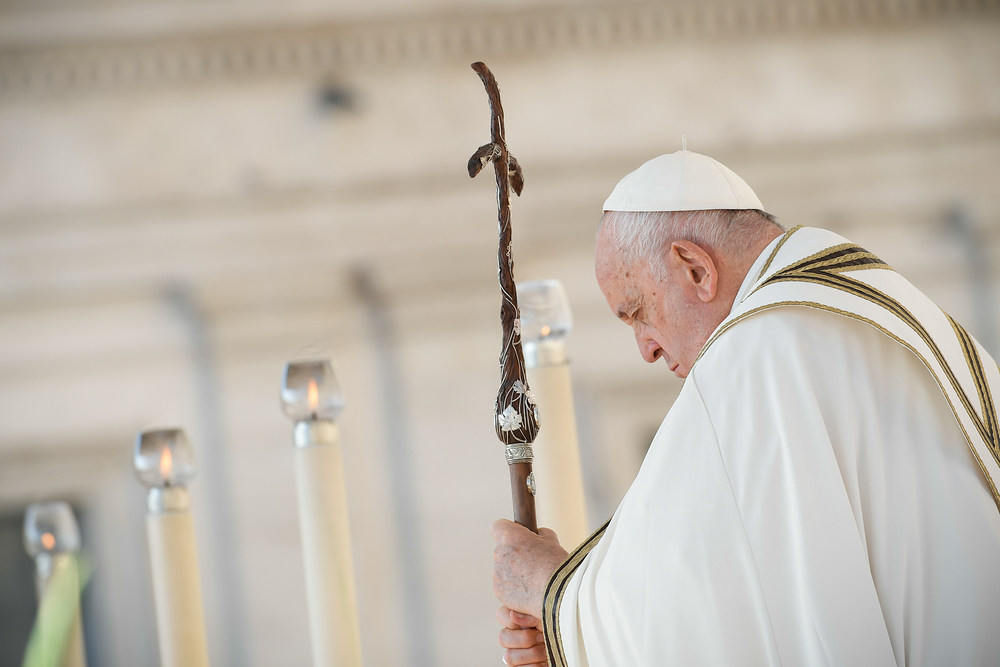 Papst Franziskus / Copyright 2023, KNA GmbH, www.kna.de, All Rights Reserved, Vatican Media Papst Franziskus bei der Eröffnungsmesse zur Weltsynode auf dem Petersplatz im Vatikan am 4. Oktober 2023.