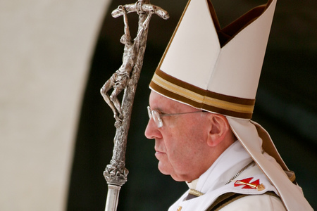 Papst Franziskus, Stab / Ferula, Mitra, Bischof von Rom