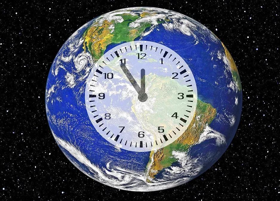Erdkugel mit Uhr '5 vor 12' / pixabay Erdkugel mit Uhr '5 vor 12'