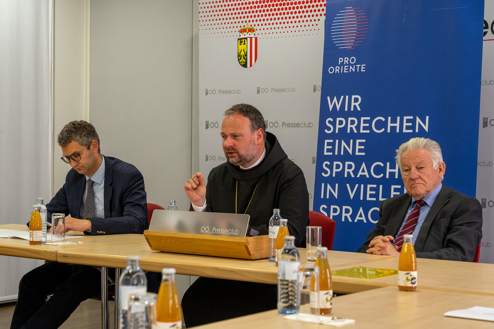 Nikodemus Schnabel,Pressetermin mit Nikodemus Schnabel, Abt der Dormitio-Abtei in Jerusalem / ? Di?zese Linz - Johannes Kienberger, ? Di?zese Linz - Johannes Kienbe Benediktiner in Jerusalem im Einsatz gegen Entmenschlichung
