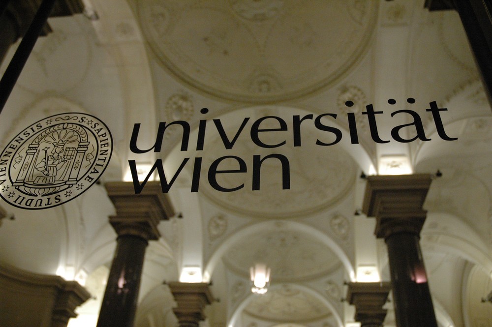 Eingang zum Hauptgebäude der Universität Wien / Alexander Brüggemann