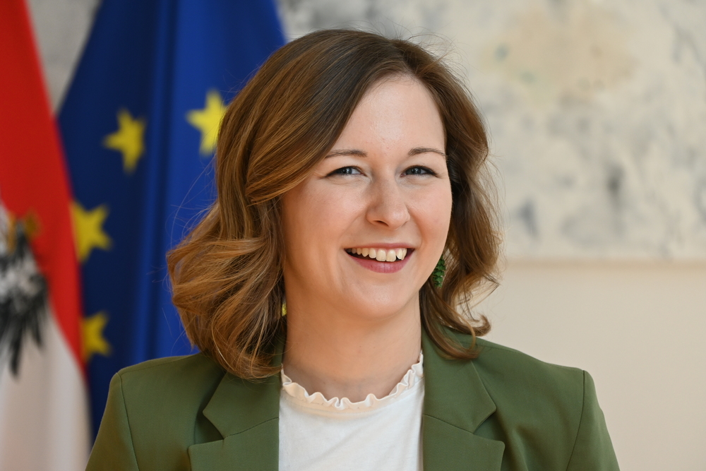 Bundesministerin Claudia Plakolm / Kathpress/Paul Wuthe Plakolm zu Leo XIV.: Papst ist Quelle der Hoffnung