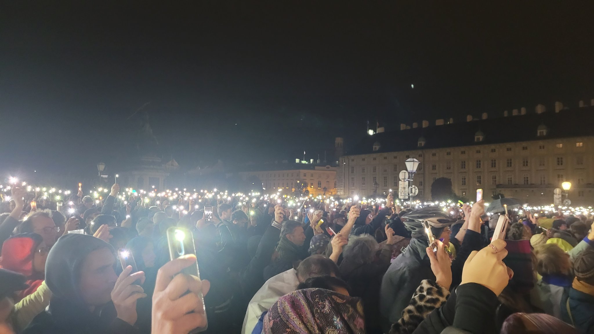 20.000 bei Lichtermeer gegen Antisemitismus & Terror