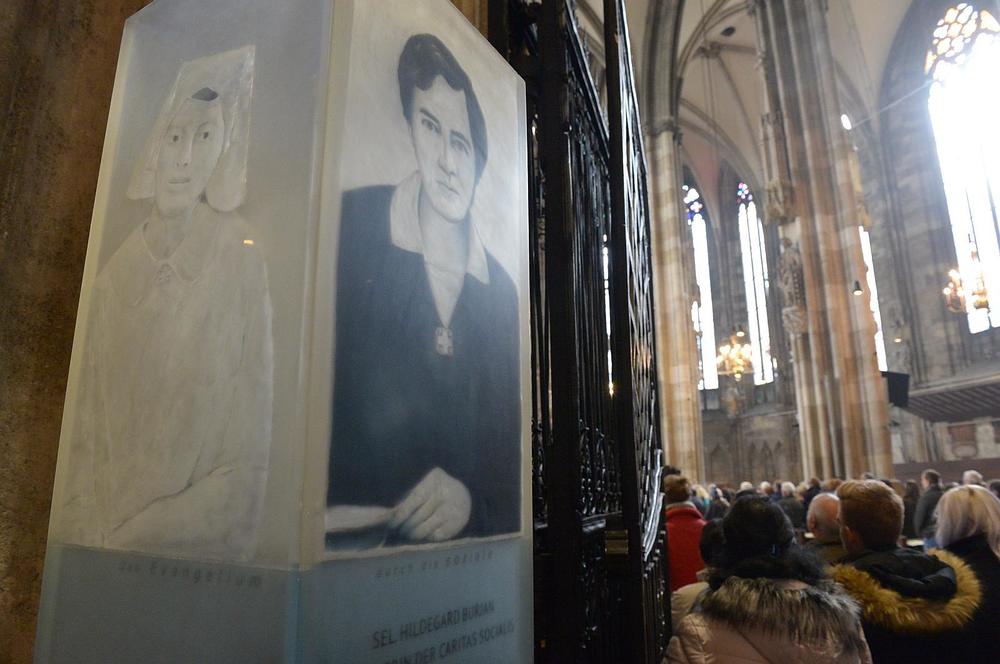 Stele der sel. Hildegard Burjan von Kurt Straznicky im Wiener Stephansdom / kathbild.at / Franz Josef Rupprecht Stele der sel. Hildegard Burjan von Kurt Straznicky im Wiener Stephansdom