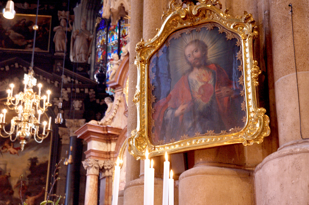Herz Jesu / Rupprecht@kathbild.at, Franz Josef Rupprecht Herz Jesu-Bild im Stephansdom. Wien, 1.4.2005 ? Franz Josef Rupprecht; A-7123 M?nchhof; Bank: Raiffeisenbank M?nchhof (BLZ: 33054), Konto.-Nr.: 17.608