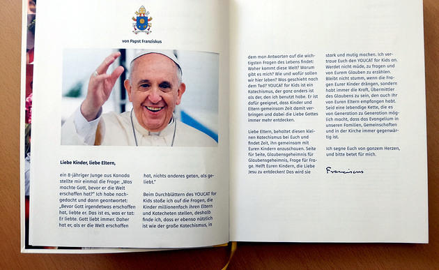 Vorwort von Papst Franziskus im Kinderkatechismus 'Youcat for Kids' / kathpress / Pernsteiner