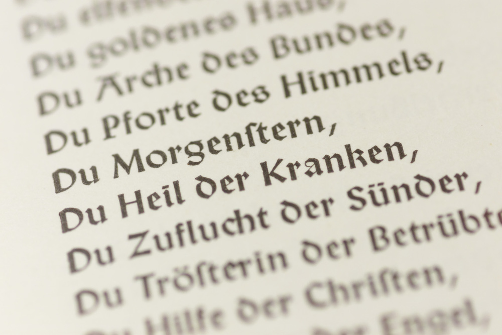 Titel Mariens / Franz Josef Rupprecht, Rupprecht@kathbild.at Anrufungen / Ehrentitel der Gottesmutter Maria in der Lauretanische Litanei. ... du goldenes Haus ... du Arche des Bundes ... du Pforte des Himmels ... du Morgenstern ... du Heil der Kranken ... du Zuflucht der S?nder ... du Tr?sterin der Betr?bten